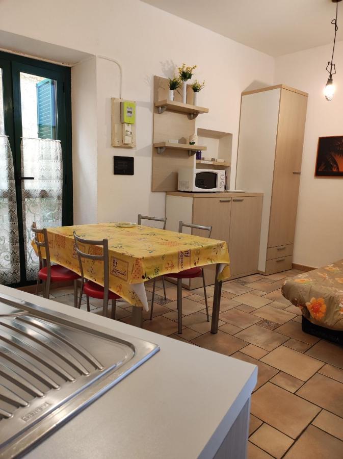 Bilocale Nella Vecchia Citta' Di Mentone Apartman Kültér fotó